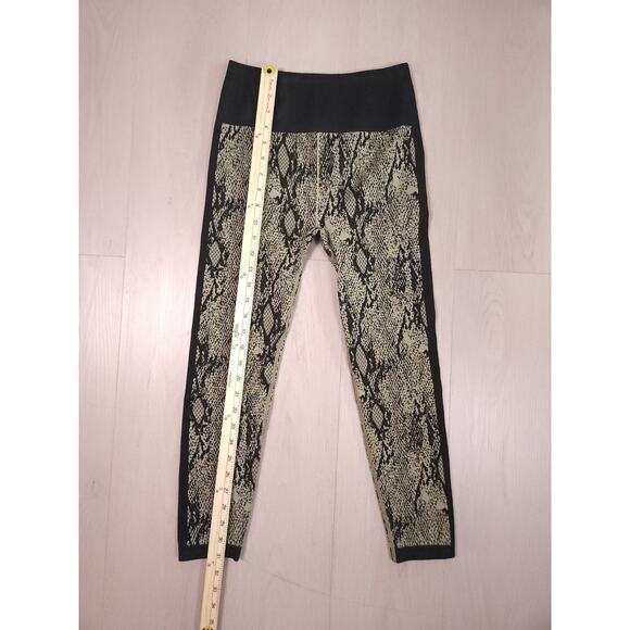 “Fabletics Star Legging M – Snake Print • High-Rise • Sculpting Activewear” - Picture 3 of 9